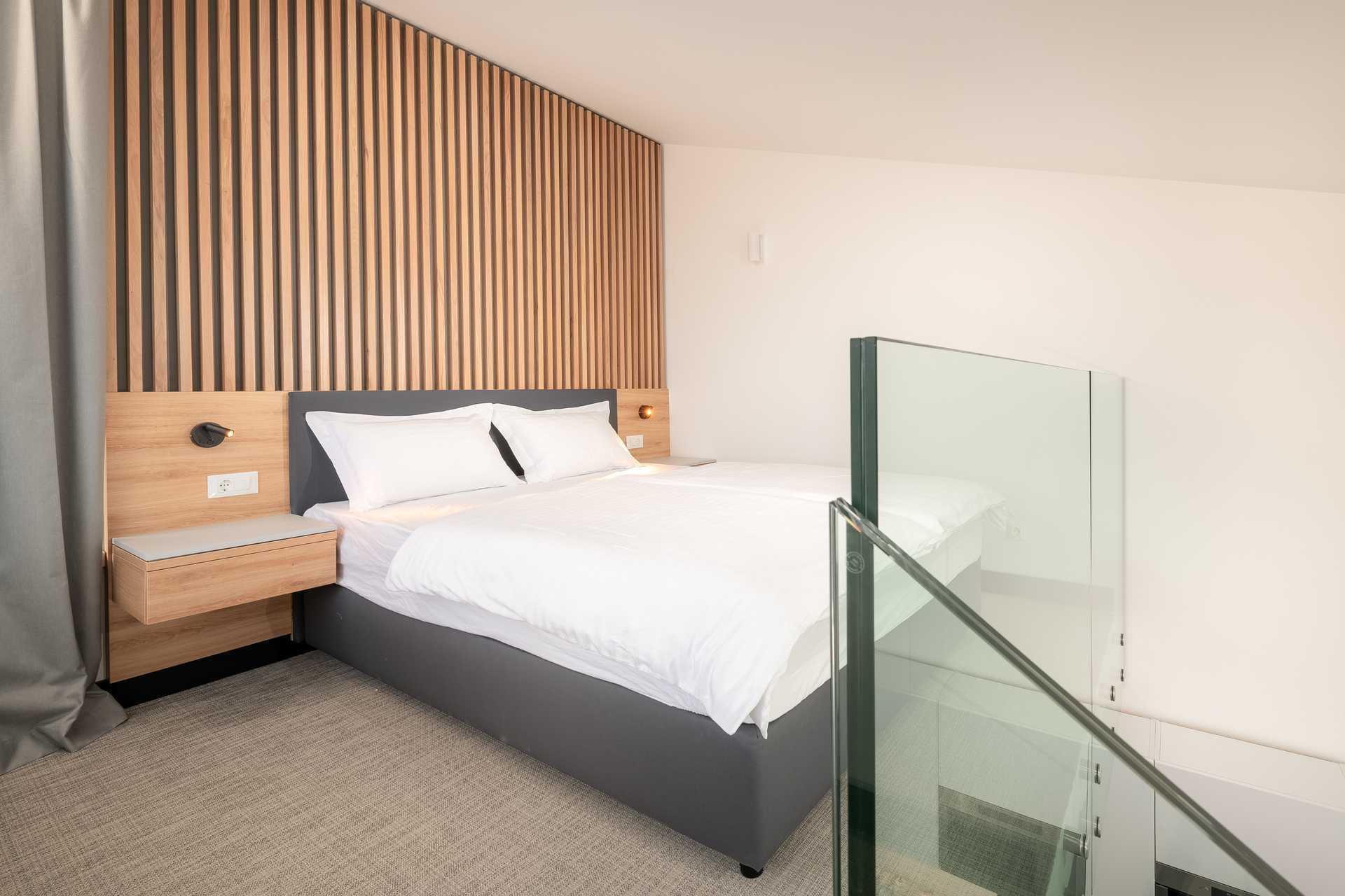 Skitsetegning af 1-værelses lejlighed i etage på Hotel Anna Noemia i Baska Voda, Kroatien.