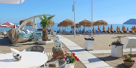 Stranden ved hotel Sonio Beach i Platanias på Kreta, Grækenland.