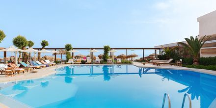 Poolområde på Hotel Ideal Beach på Kreta, Grækenland.