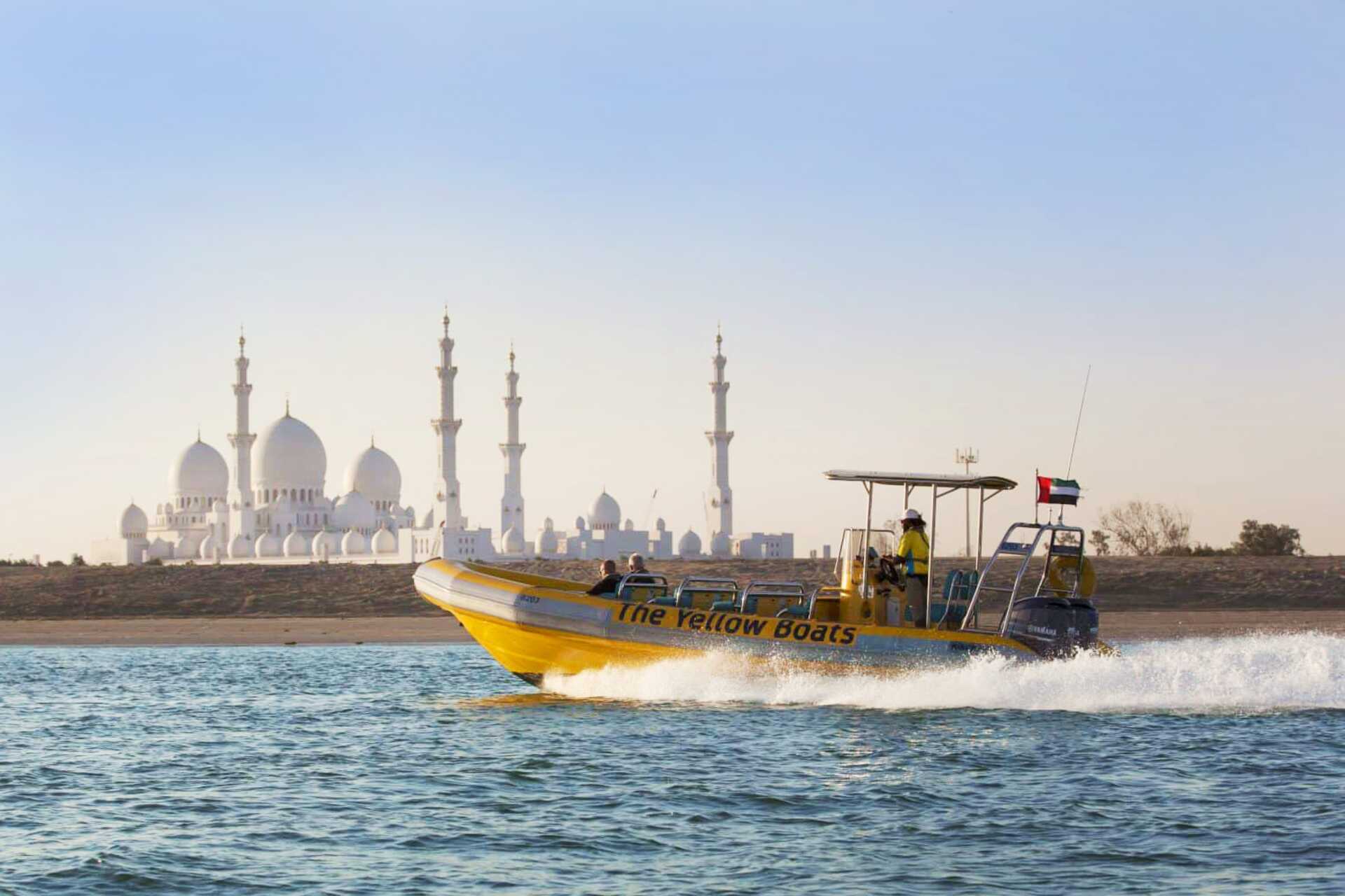 Speedboat sightseeing Yas Island – 75 min