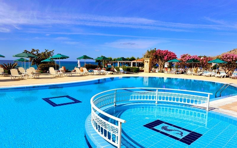 Poolområde på Hotel St. James på Rhodos, Grækenland