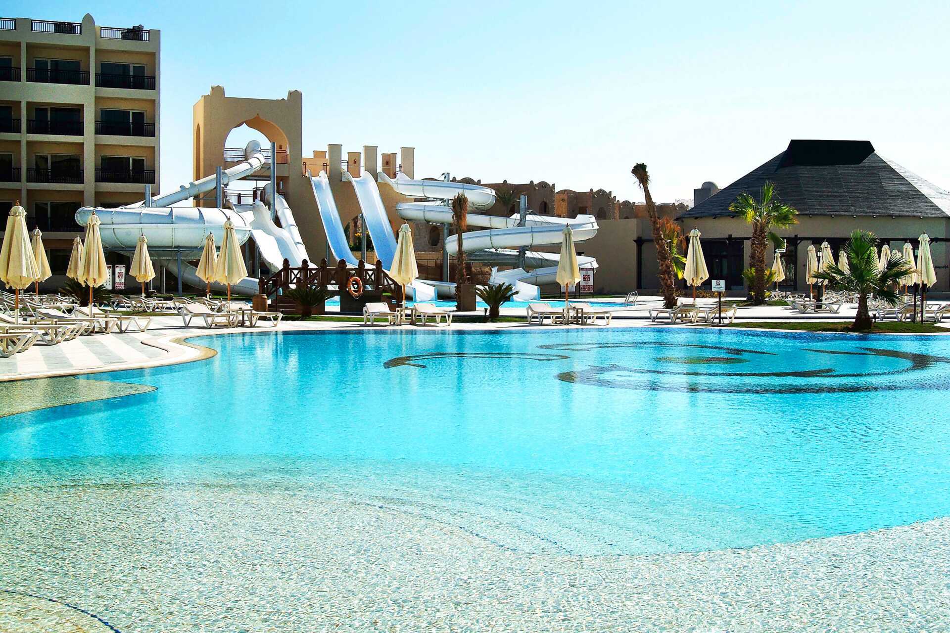 Poolområdet på hotel Steigenberger Aqua Magic i Hurghada, Egypten.