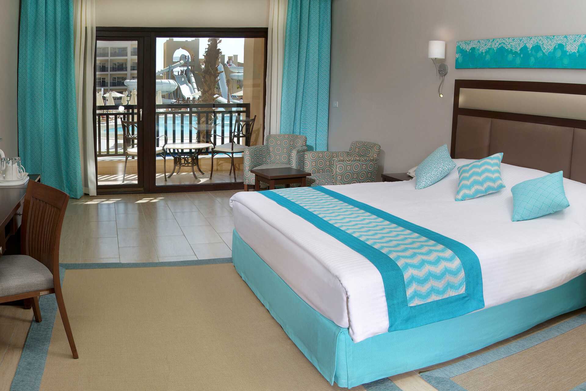 Deluxe-værelse på hotel Steigenberger Aqua Magic i Hurghada, Egypten.