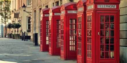 Klassiske røde telefonbokse i London.