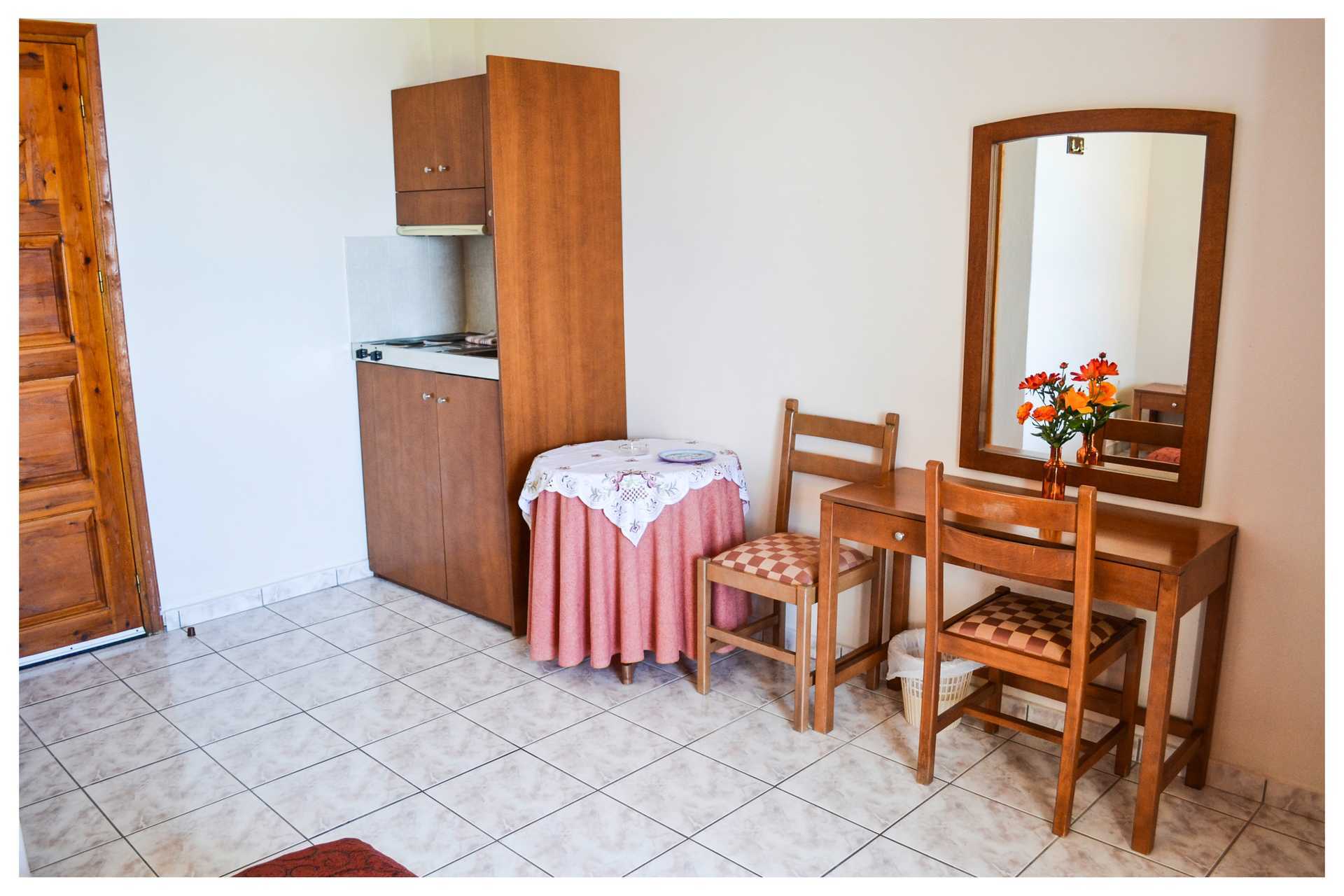 Større 1-værelses lejlighed på Hotel Lakki Studios på Karpathos, Grækenland.