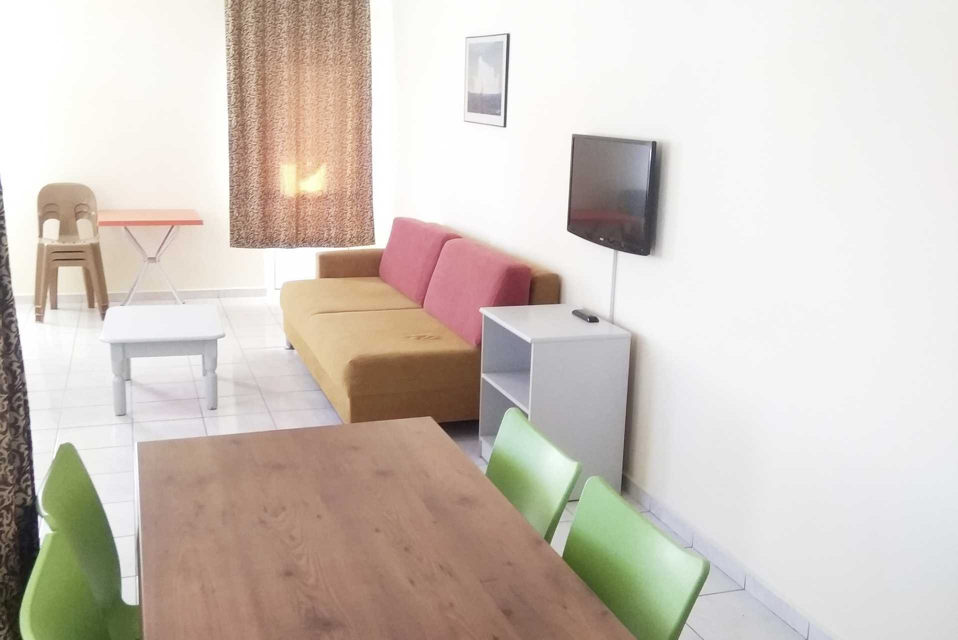 Større 2-værelses lejlighed på Hotel Sailor i Alanya, Tyrkiet.