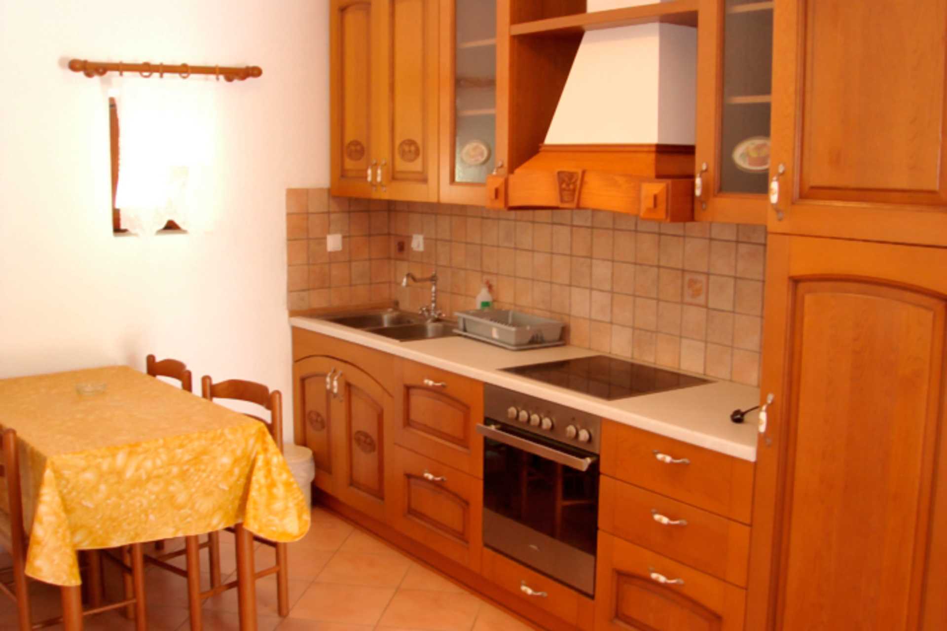 Større 2-værelses lejlighed på Hotel Vergina på Karpathos, Grækenland.