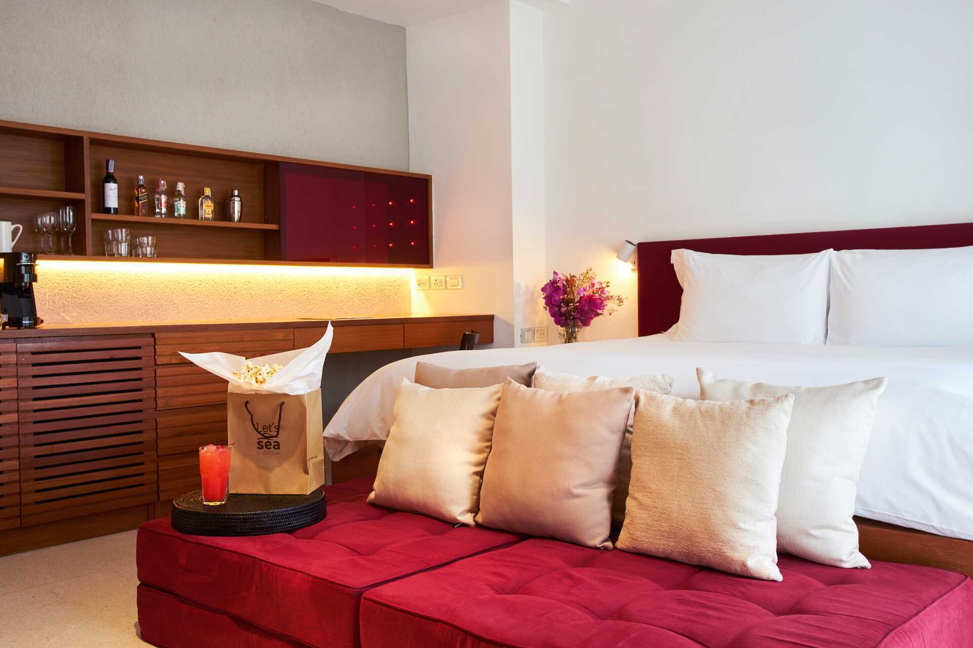 Større dobbeltværelse på Let's Sea Hua Hin Al Fresco Resort i Thailand.