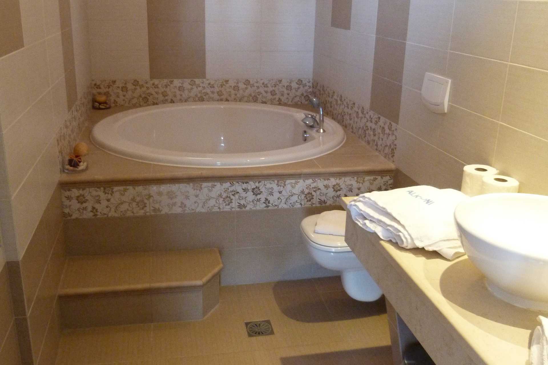 Superior-værelse på Hotel Alkyoni Beach i Naxos by, Grækenland.