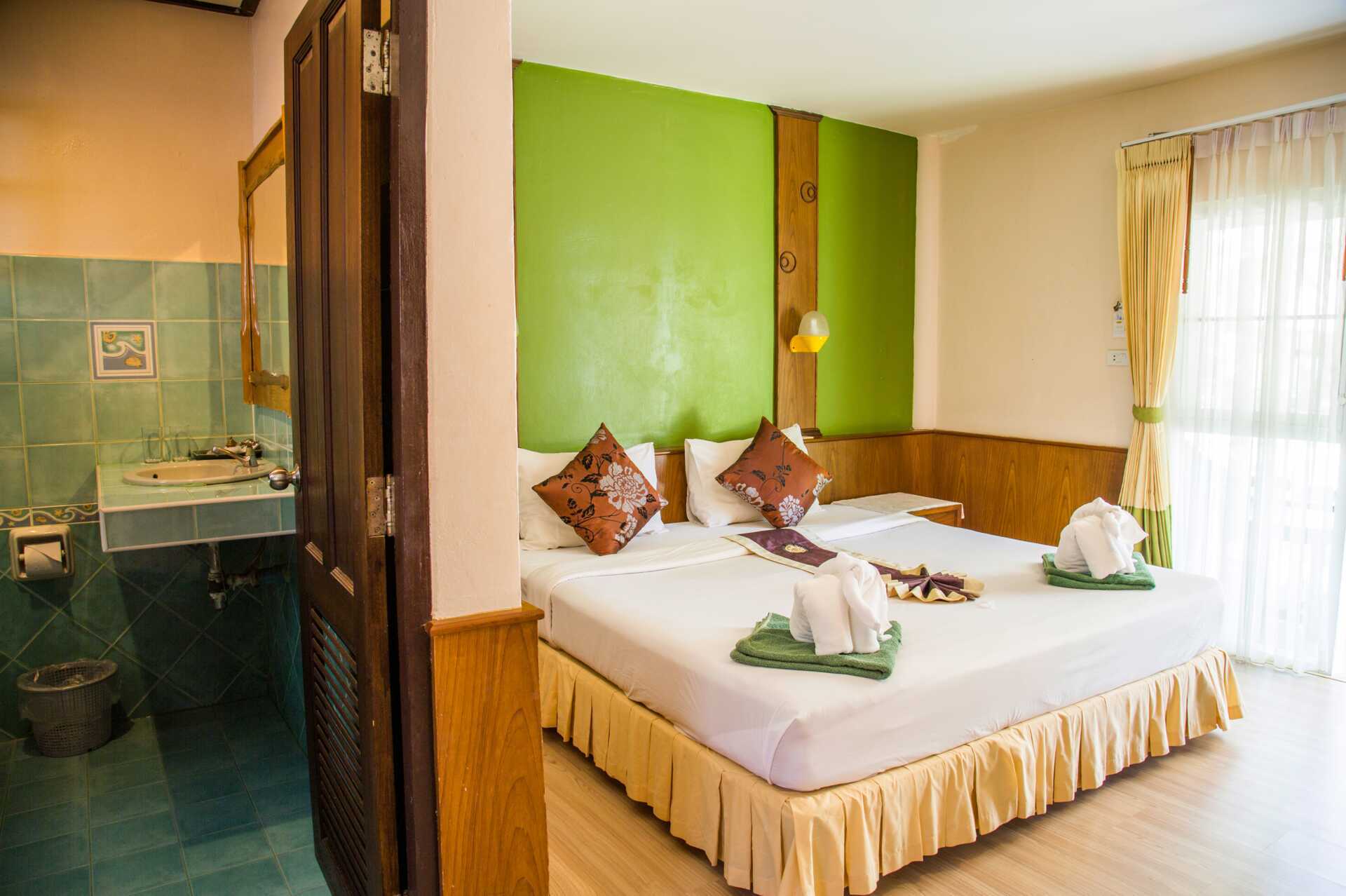 Superior-værelse på Hotel Southern Lanta Resort, Thailand.