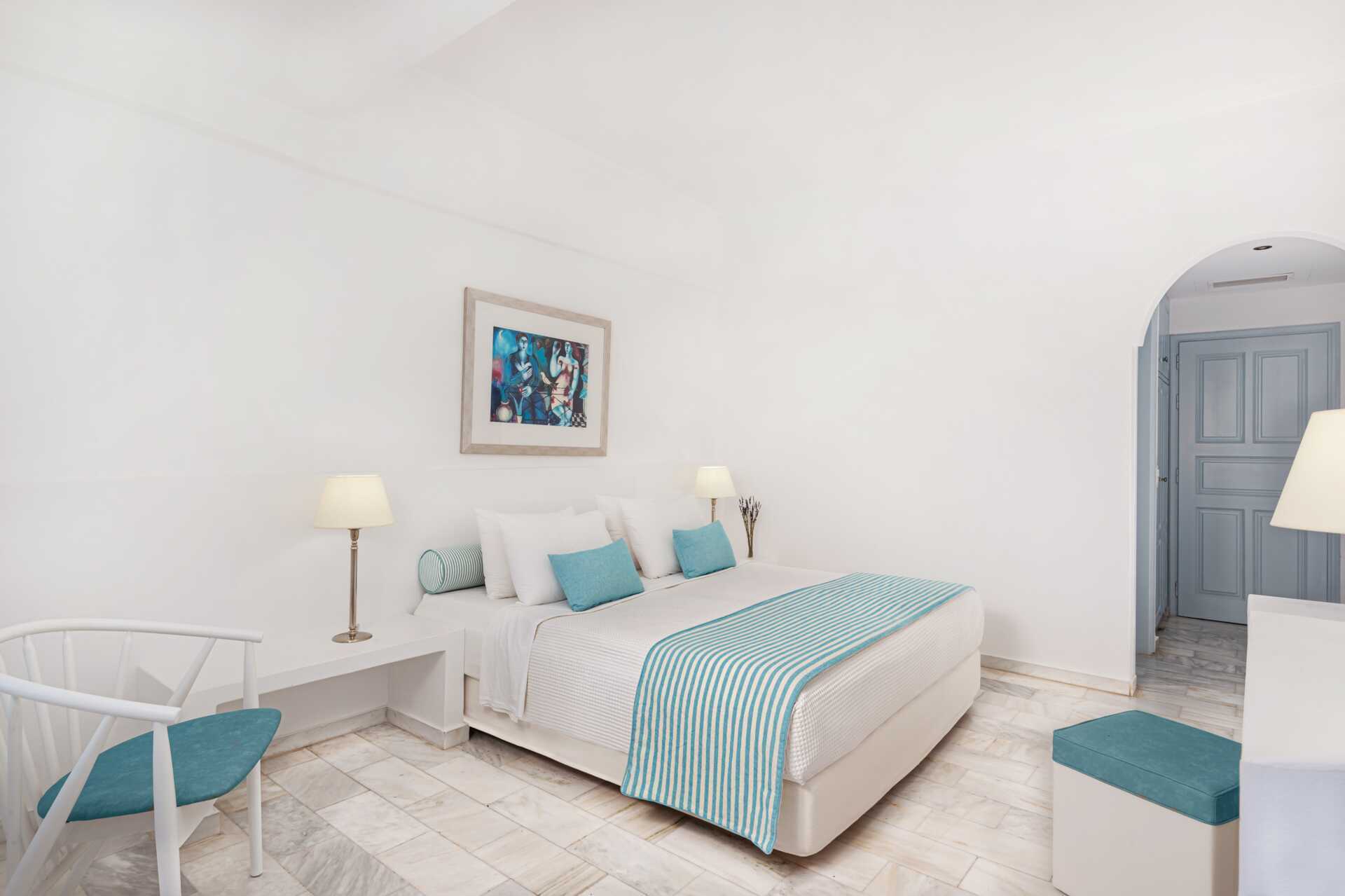 Superior værelse på Santorini Kastelli Resort i Santorini, Grækenland.