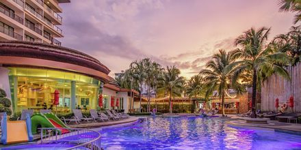 Pool på Hotel The Beach Heights i Phuket, Thailand.