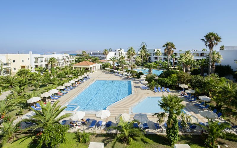 Poolområdet på Hotel Tigaki Beach på Kos, Grækenland.