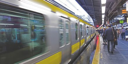 Metroen i Tokyo tager dig på kryds og tværs i hele byen.