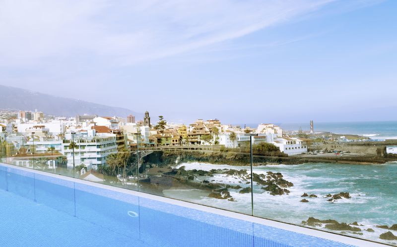 Poolområde på Hotel Valle Mar på Tenerife, De Kanariske Øer, Spanien.