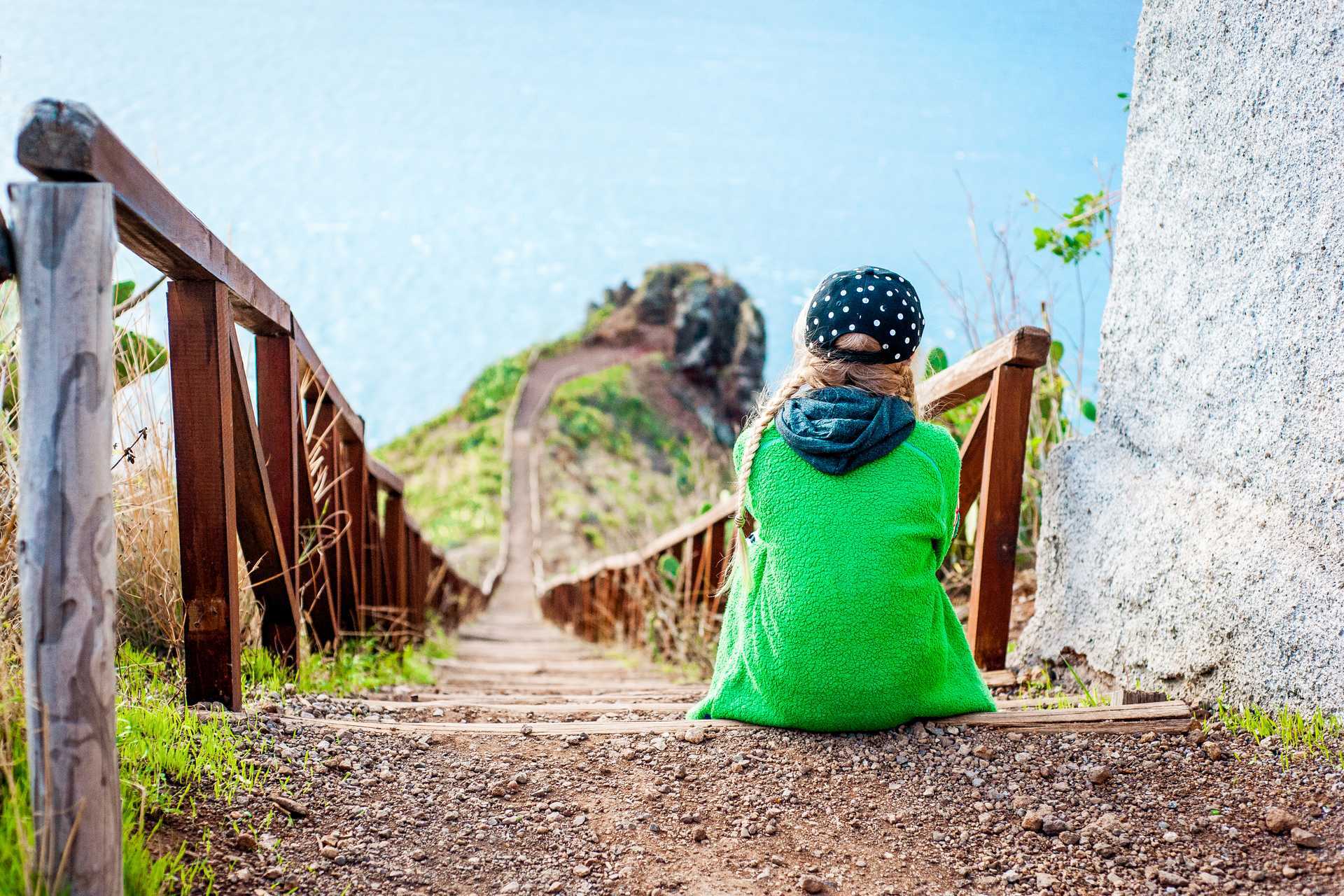 Vandring i kuperet terræn på Madeira.