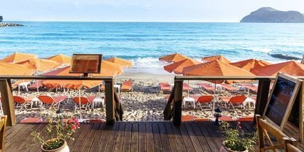 Stranden ved Villa Dora i Platanias på Kreta, Grækenland.