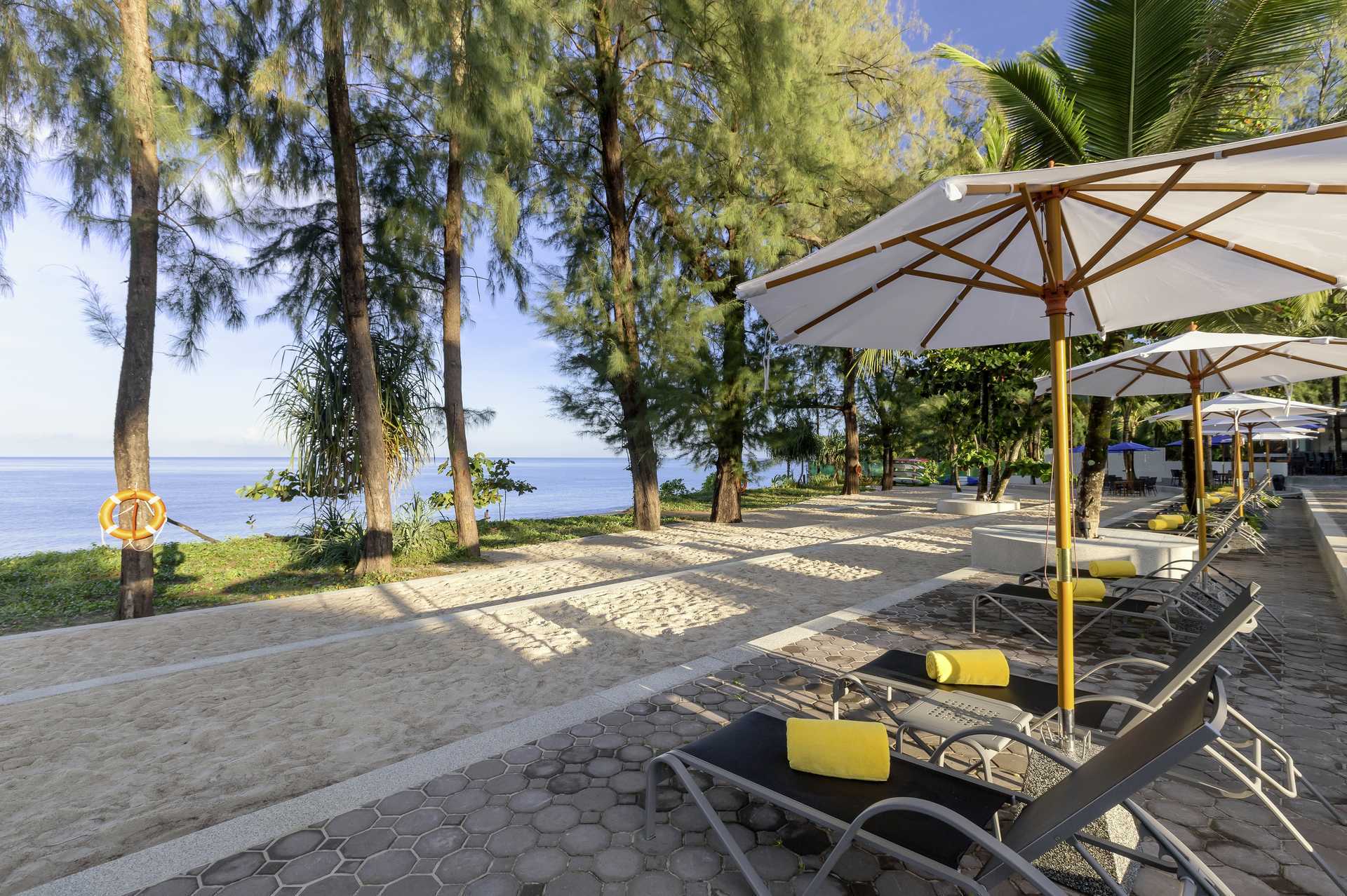 Stranden ved hotel X10 Khao Lak, Thailand.