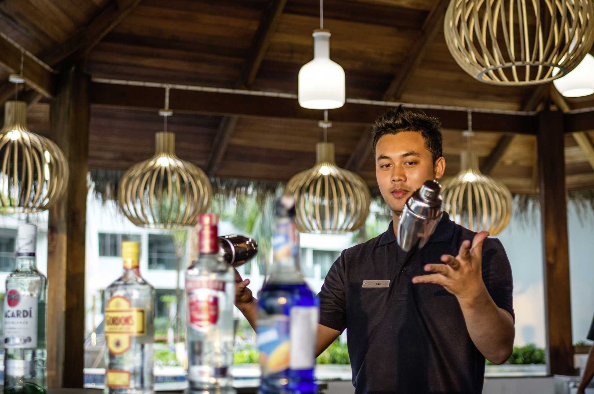 Poolbaren på hotel X10 Khao Lak, Thailand.